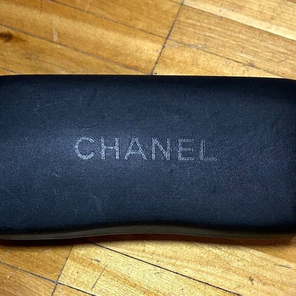 100% AUTHENTIC HARDSHELL CHANEL EYEGLASS CASE ONLY - Picture 1 of 5
